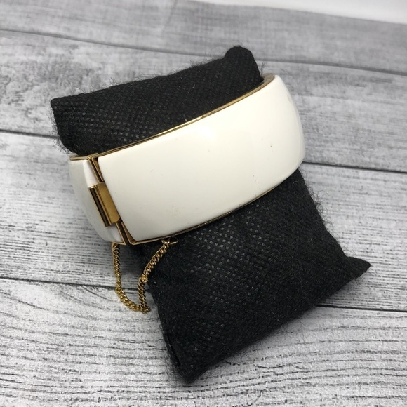 Vintage gold tone and white enamel statement bracelet - Picture 5 of 6